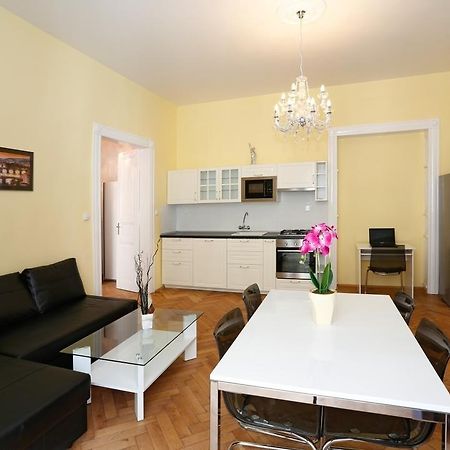 Apartment Near The Charles Bridge Prag Zimmer foto