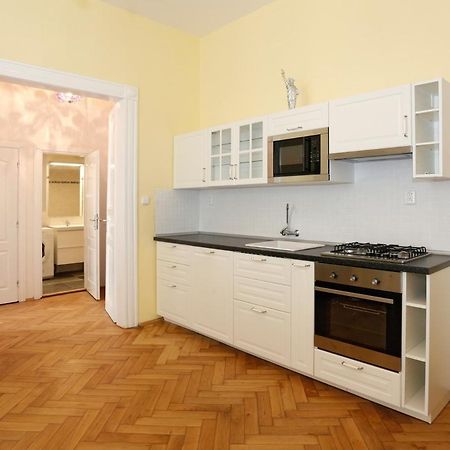 Apartment Near The Charles Bridge Prag Zimmer foto