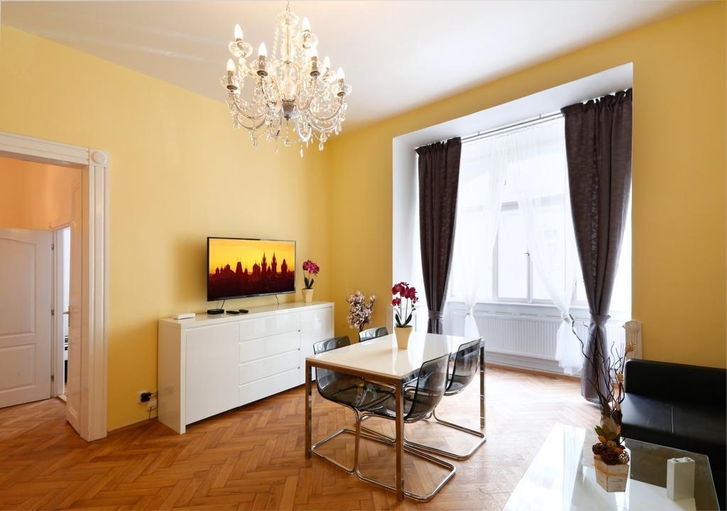 Apartment Near The Charles Bridge Prag Zimmer foto