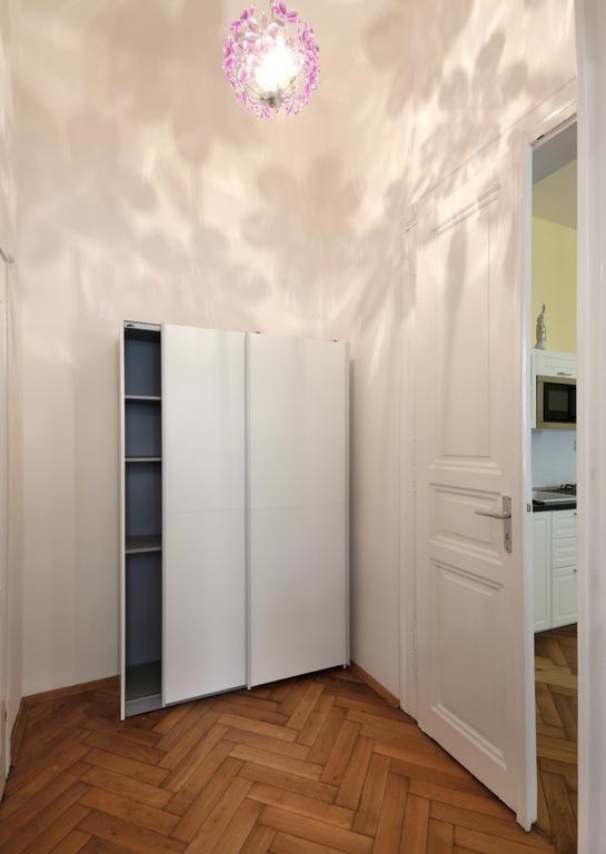Apartment Near The Charles Bridge Prag Zimmer foto