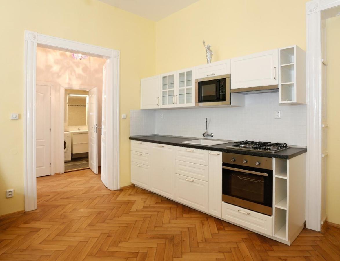 Apartment Near The Charles Bridge Prag Zimmer foto