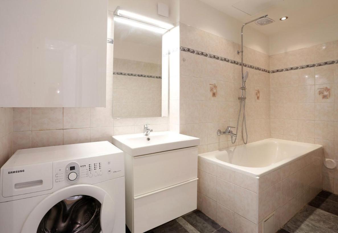 Apartment Near The Charles Bridge Prag Zimmer foto
