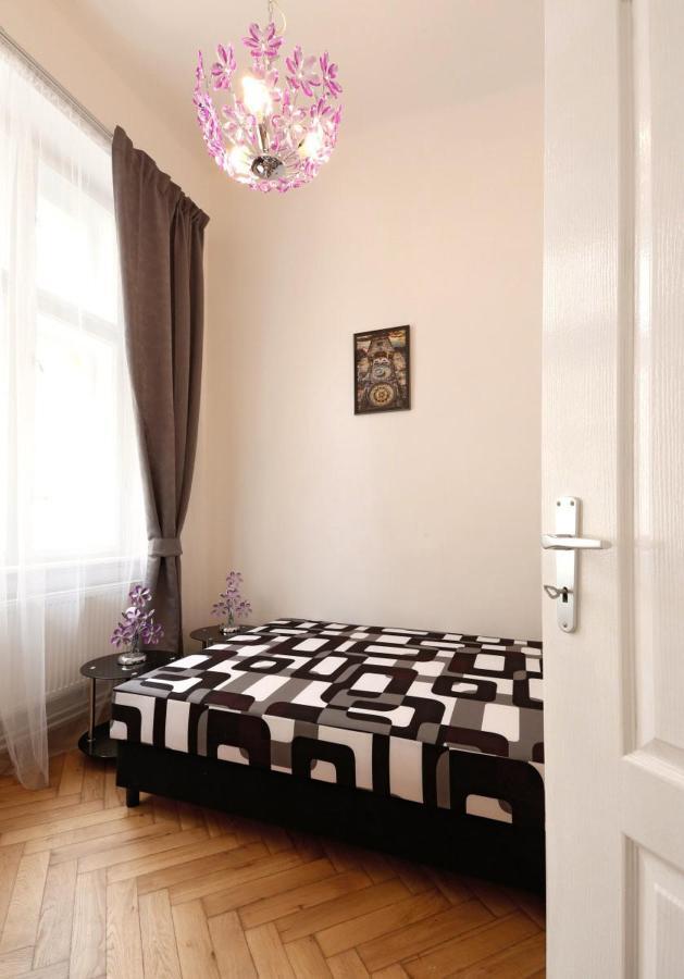Apartment Near The Charles Bridge Prag Zimmer foto